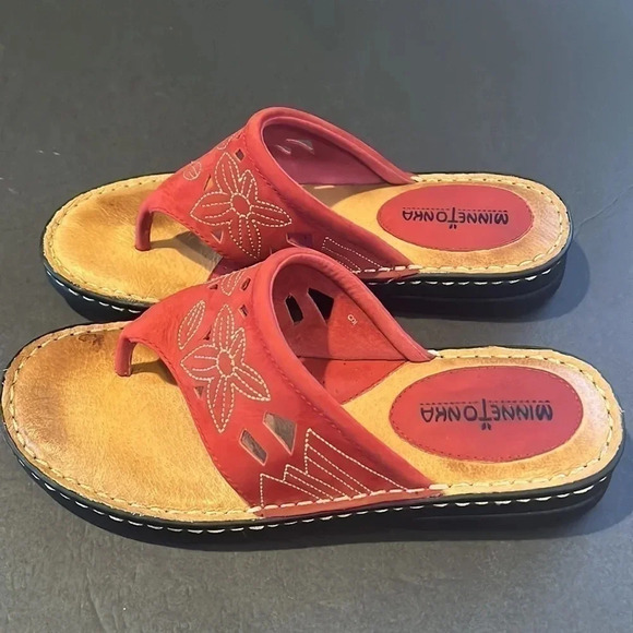 Minnetonka Red Leather Floral Slip On Sandals Size 9 - Picture 5 of 8
